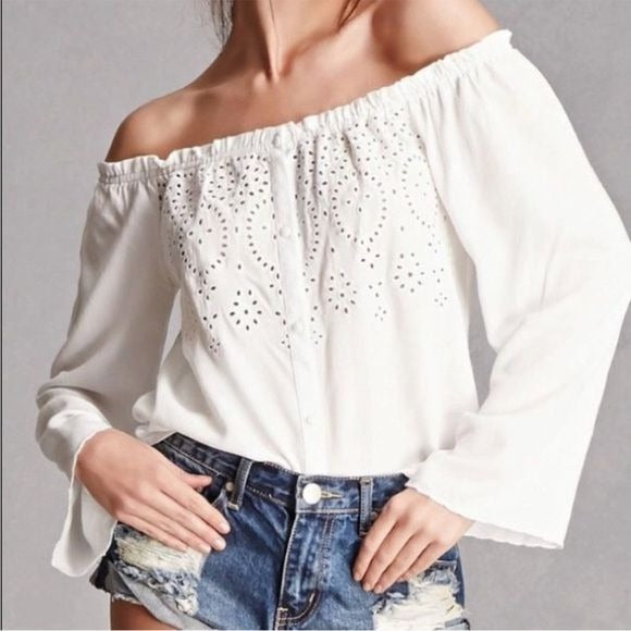 Em & Elle White Off the shoulder Blouse with Buttons and Cut Outs (Size: Large)