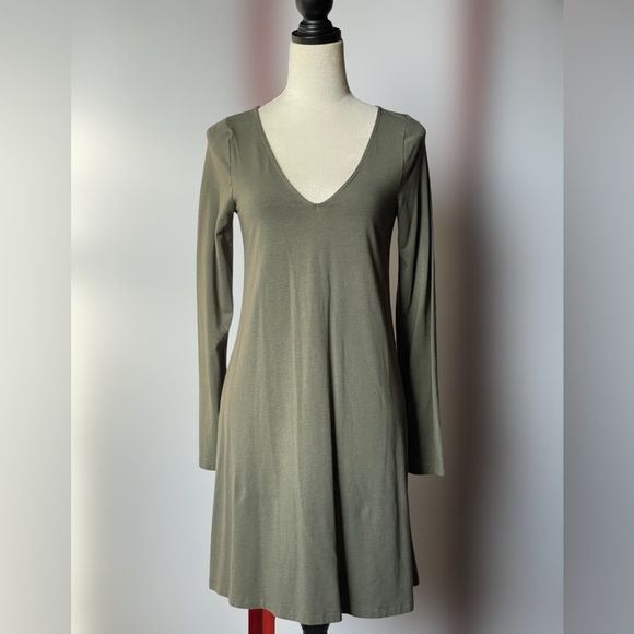 Express Olive Green Long Sleeve Soft V-Neck Cotton Blend Dress (Medium)