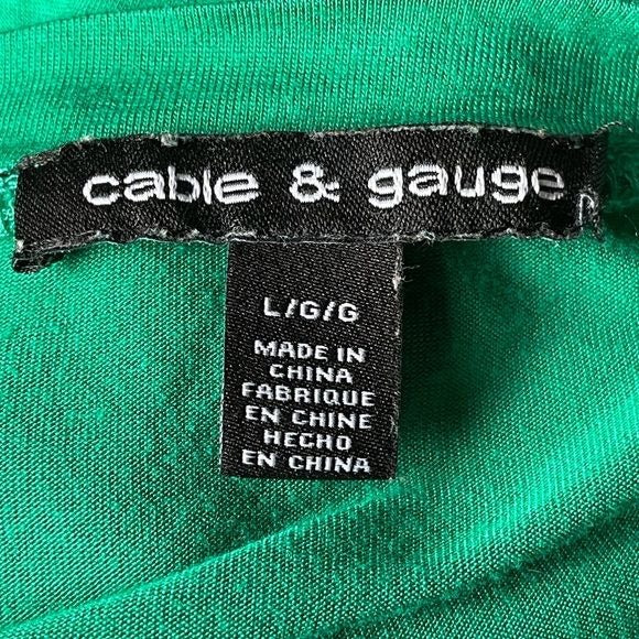 Cable & Gauge Beautiful Green V-Neck Swing Body Pocket Tee w/Hi-Low Hem (Large)