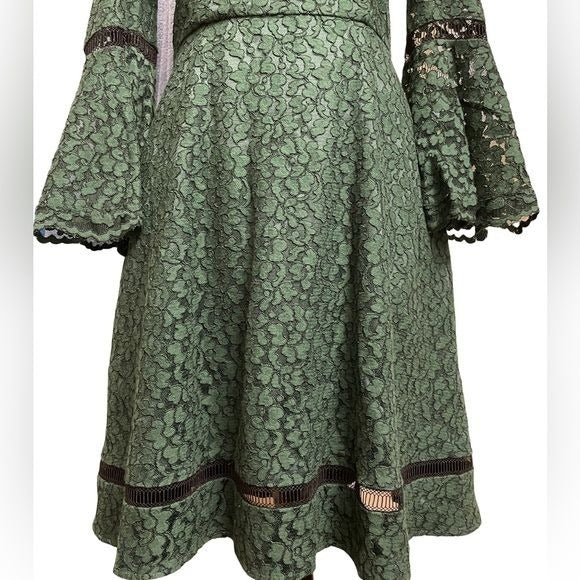 Eliza J. (Like New) Hunter Green Lace Bell Sleeve Cold Shoulder Dress (Size: 8)