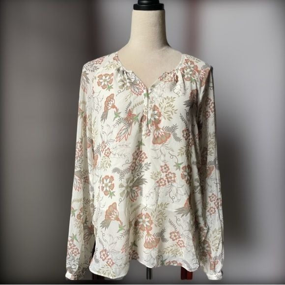 Nordstrom’s LYSSE (Brand New) Chiffon Lined Floral Blouse w/Clasps on the Top