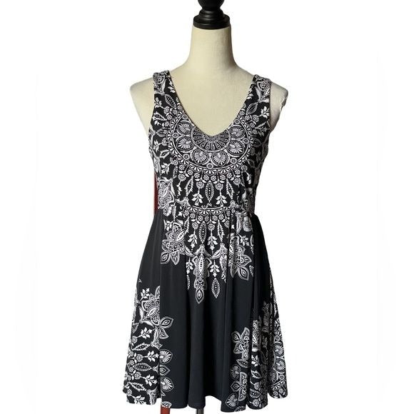Venus Black and White Floral V-Neck Fit and Flare Sleeveless Dress (Size: Small)