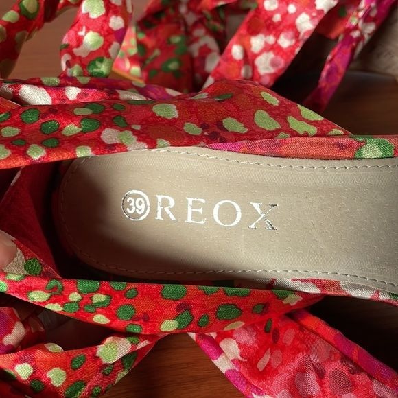 Reox Open Toe Wedges with Silky Tie Up the Legs Like New (Size: 39 or 8)
